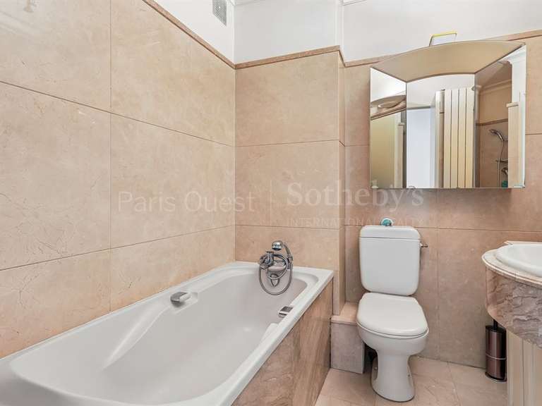 Appartement Paris 16e - 3 chambres - 140m²