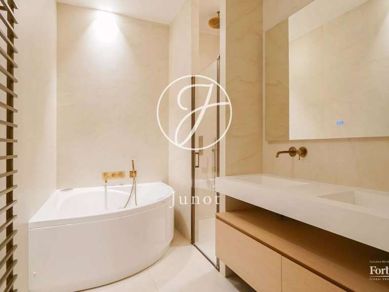 Appartement Paris 16e - 4 chambres - 159m²
