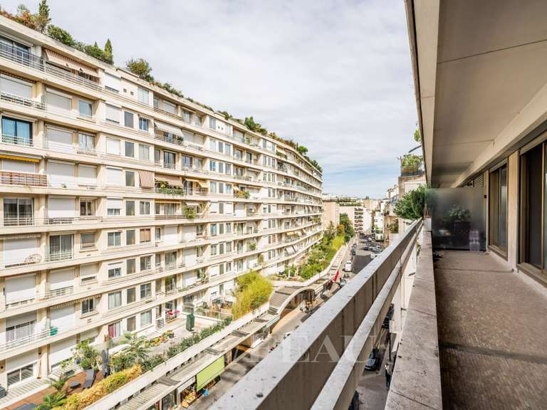 Appartement Paris 16e - 3 chambres - 134m²