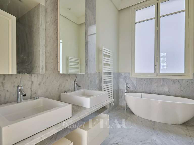 Appartement Paris 16e - 3 chambres - 206m²