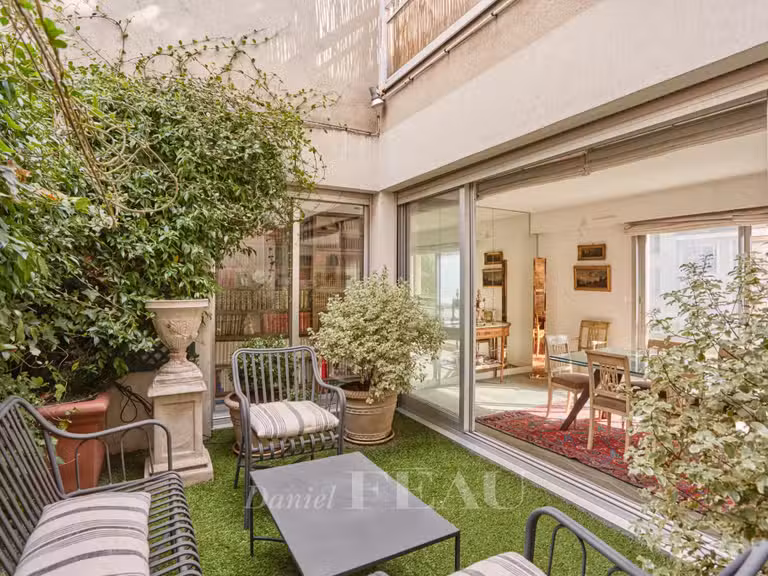 Appartement Paris 16e - 2 chambres - 153m²