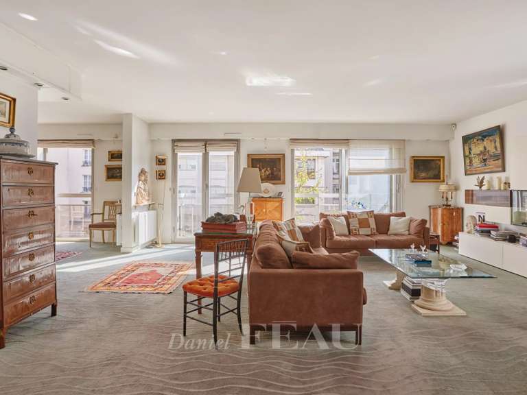 Appartement Paris 16e - 2 chambres - 153m²