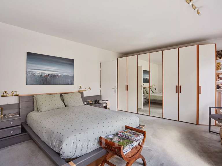 Appartement Paris 16e - 2 chambres - 153m²