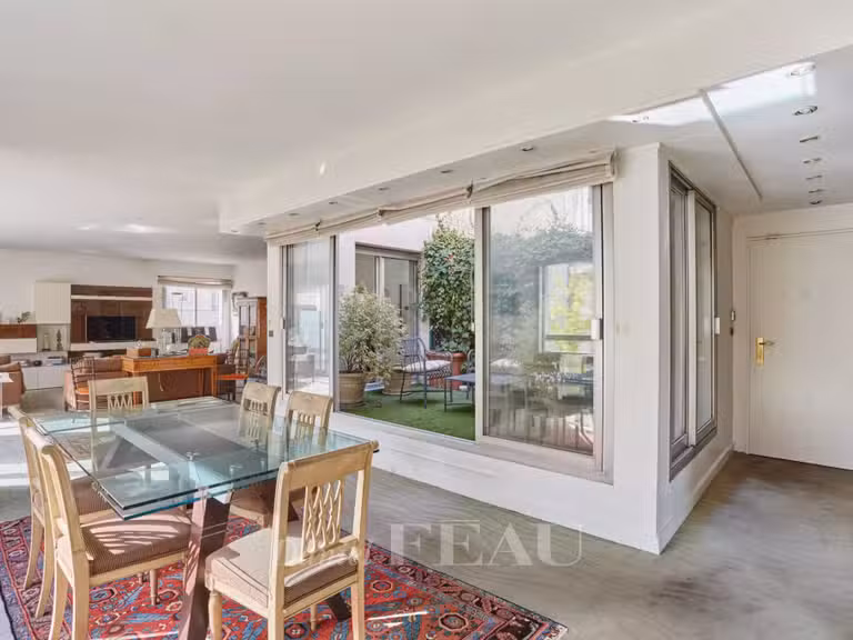 Appartement Paris 16e - 2 chambres - 153m²