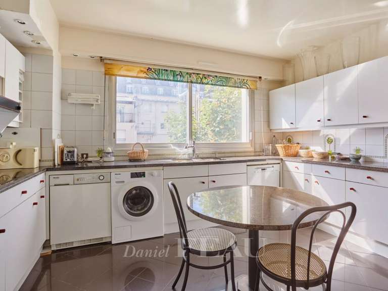Appartement Paris 16e - 2 chambres - 153m²