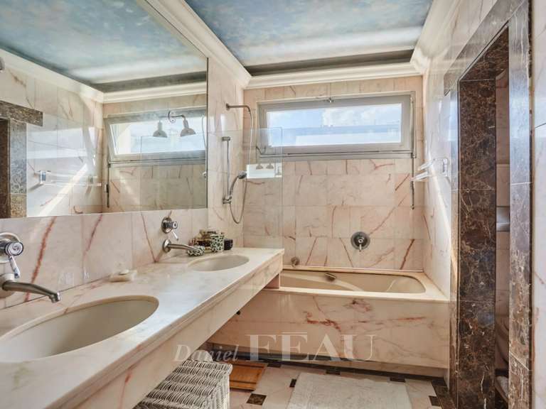 Appartement Paris 16e - 2 chambres - 153m²