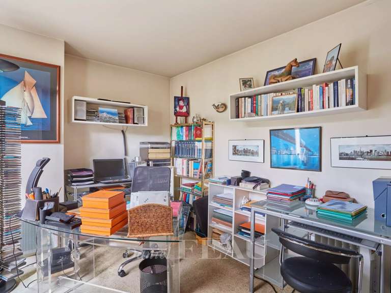 Appartement Paris 16e - 2 chambres - 153m²