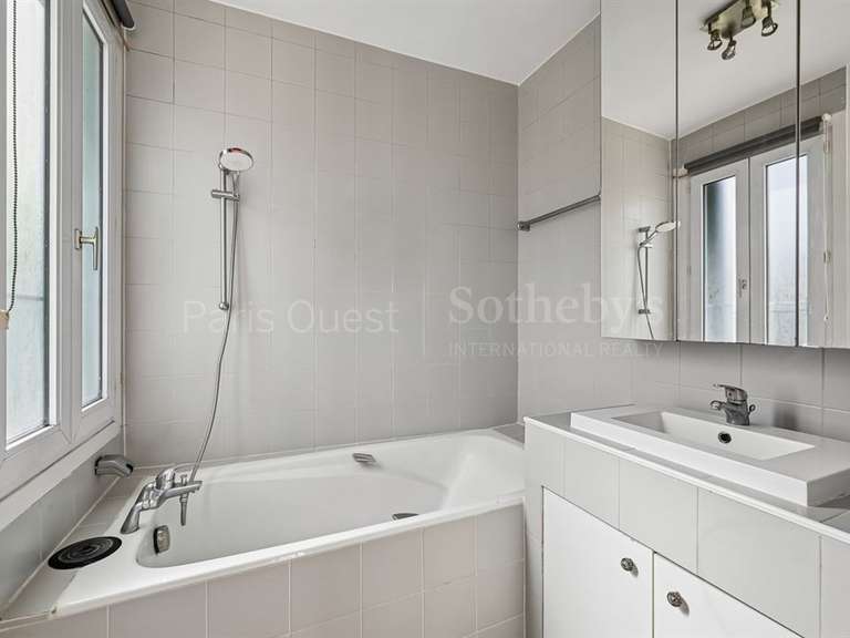 Appartement Paris 16e - 2 chambres - 88m²