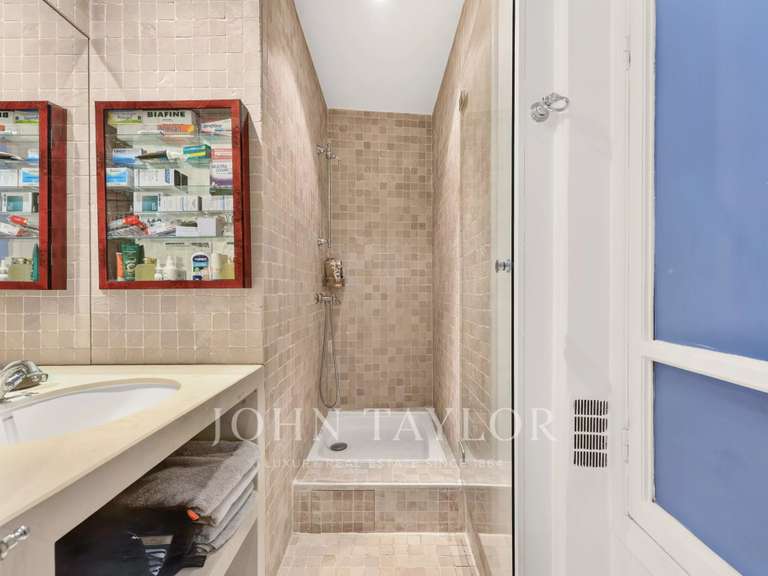 Appartement Paris 16e - 6 chambres - 335m²