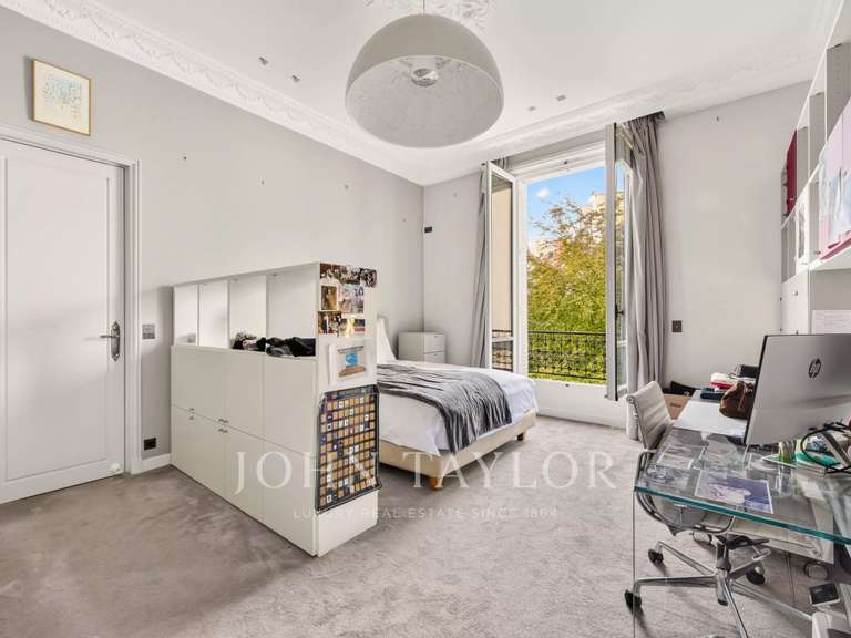 Appartement Paris 16e - 6 chambres - 335m²