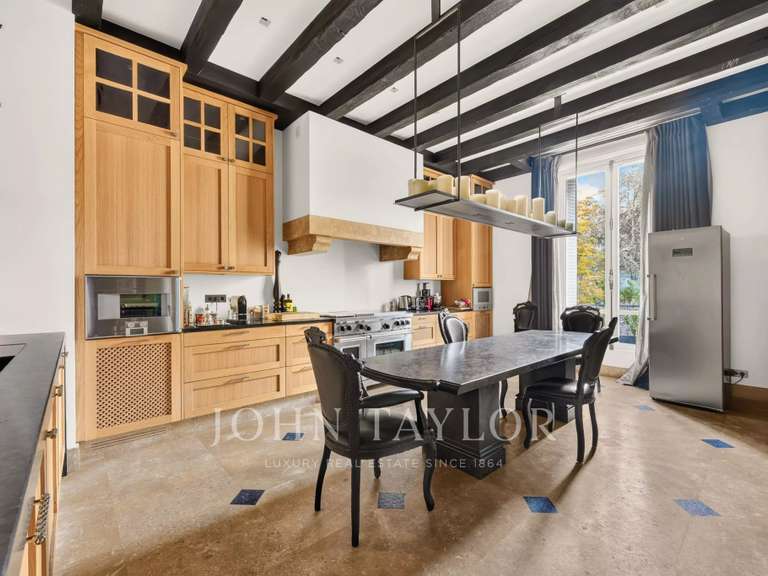 Appartement Paris 16e - 6 chambres - 335m²