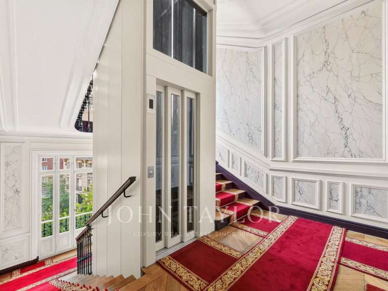 Appartement Paris 16e - 6 chambres - 335m²