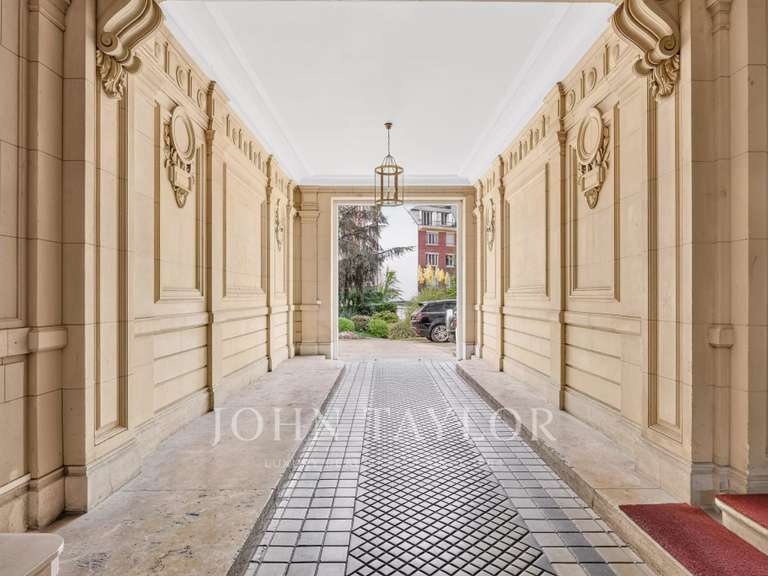 Appartement Paris 16e - 6 chambres - 335m²