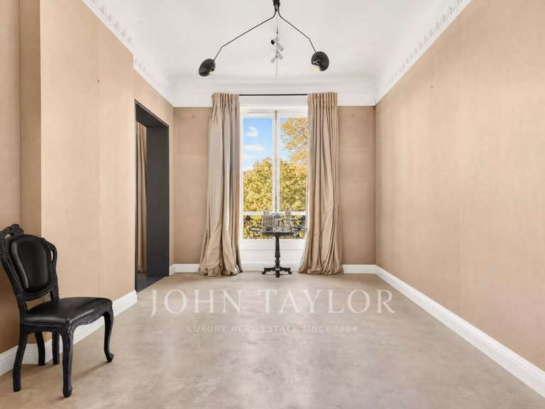 Appartement Paris 16e - 6 chambres - 335m²