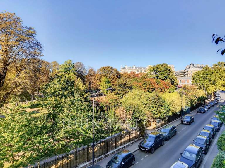 Appartement Paris 16e - 6 chambres - 335m²
