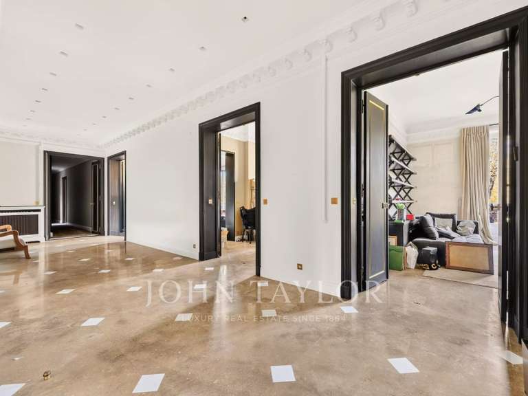 Appartement Paris 16e - 6 chambres - 335m²