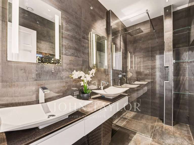 Appartement Paris 16e - 4 chambres - 280m²