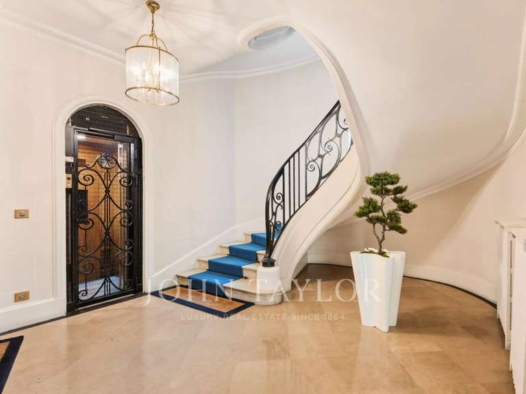 Appartement Paris 16e - 4 chambres - 280m²