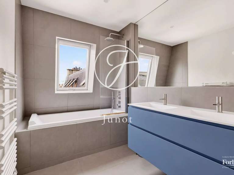 Appartement Paris 16e - 3 chambres - 124m²