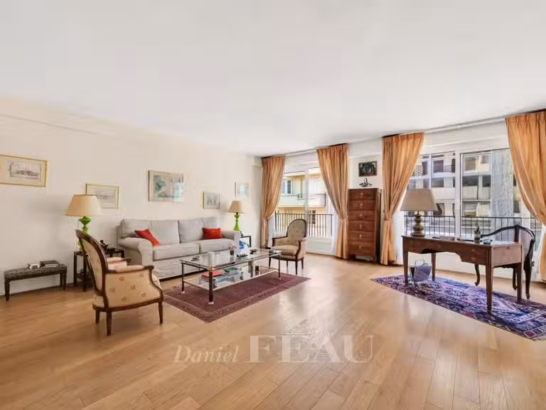 Appartement Paris 16e - 4 chambres - 157m²