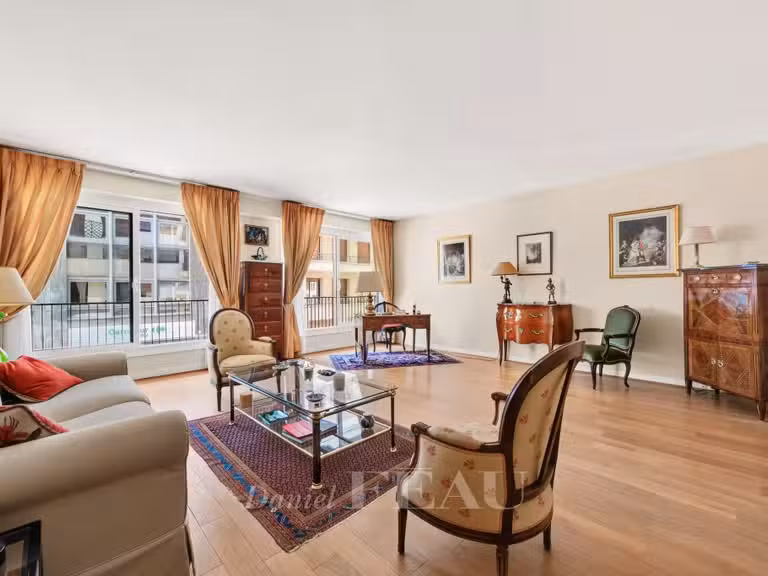 Appartement Paris 16e - 4 chambres - 157m²