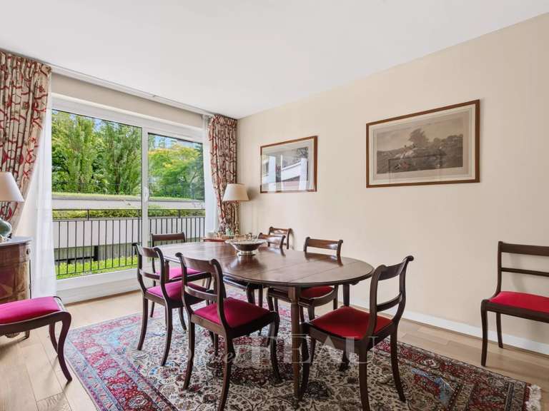 Appartement Paris 16e - 4 chambres - 157m²