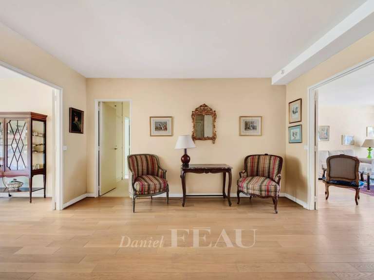 Appartement Paris 16e - 4 chambres - 157m²