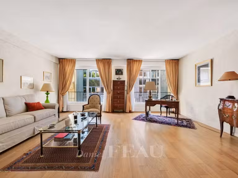 Appartement Paris 16e - 4 chambres - 157m²