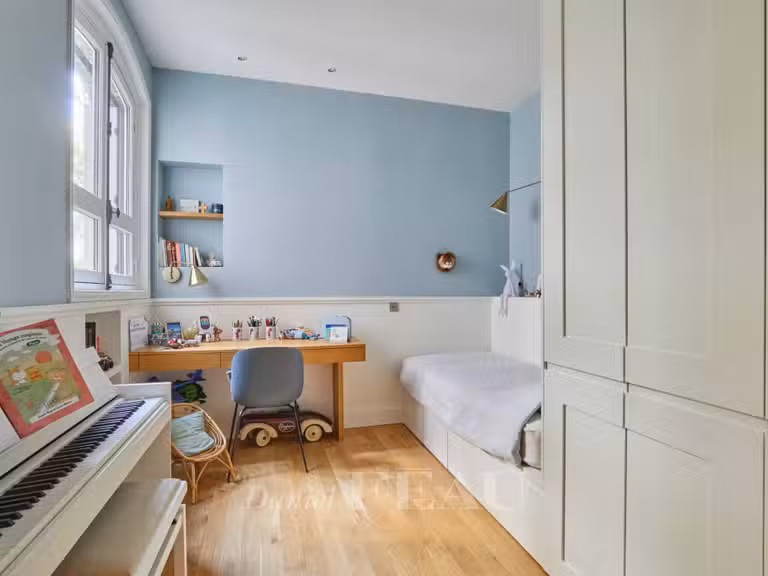 Appartement Paris 16e - 4 chambres - 136m²