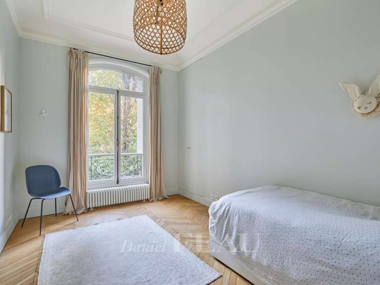 Appartement Paris 16e - 4 chambres - 136m²