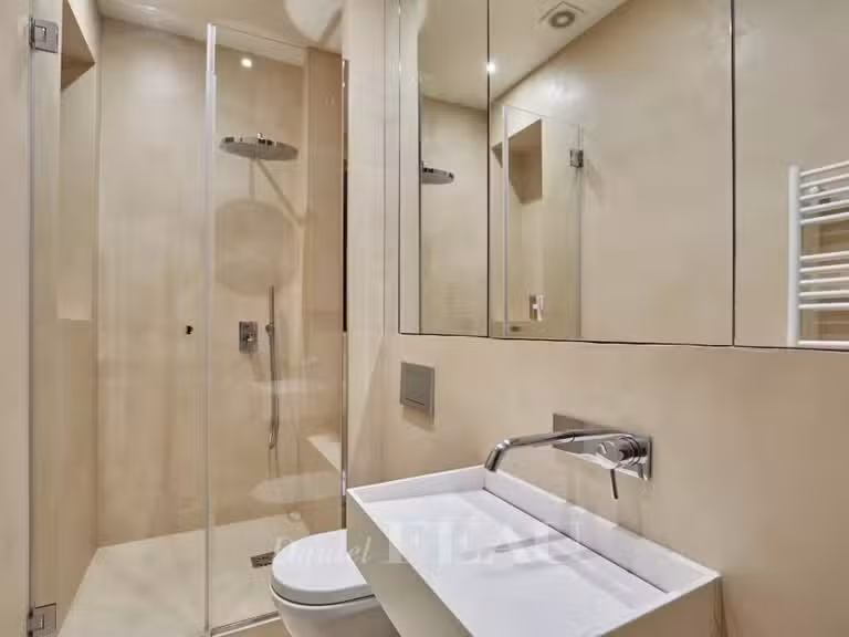 Appartement Paris 16e - 4 chambres - 136m²