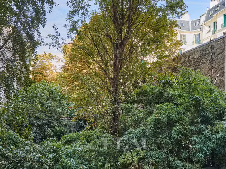 Appartement Paris 16e - 4 chambres - 136m²