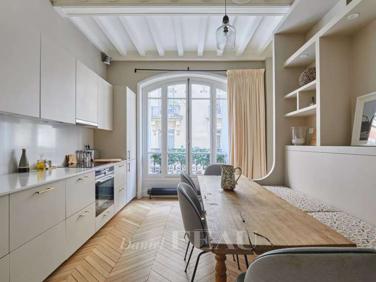 Appartement Paris 16e - 4 chambres - 136m²