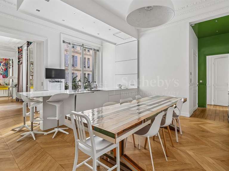 Appartement Paris 16e - 3 chambres - 135m²