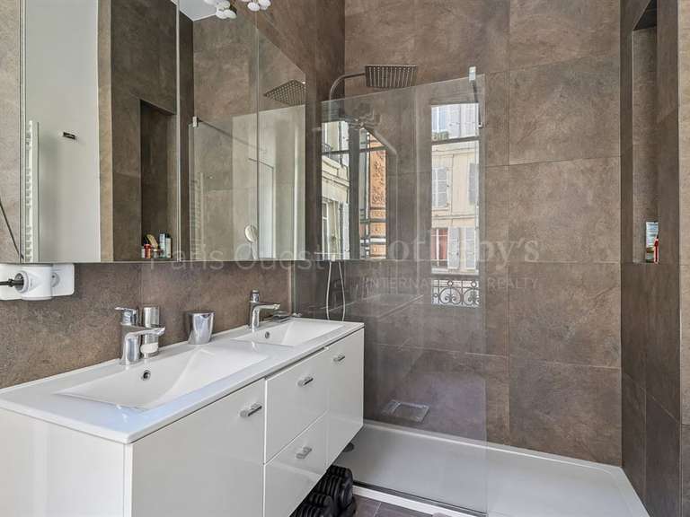 Appartement Paris 16e - 3 chambres - 135m²