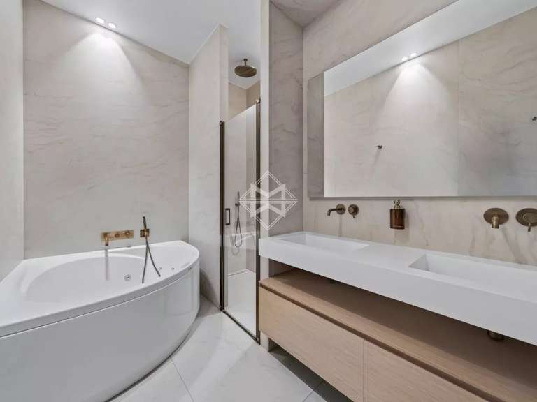 Appartement Paris 16e - 3 chambres - 160m²