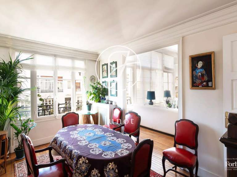 Appartement Paris 16e - 2 chambres - 98m²