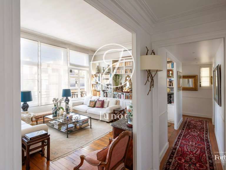 Appartement Paris 16e - 2 chambres - 98m²