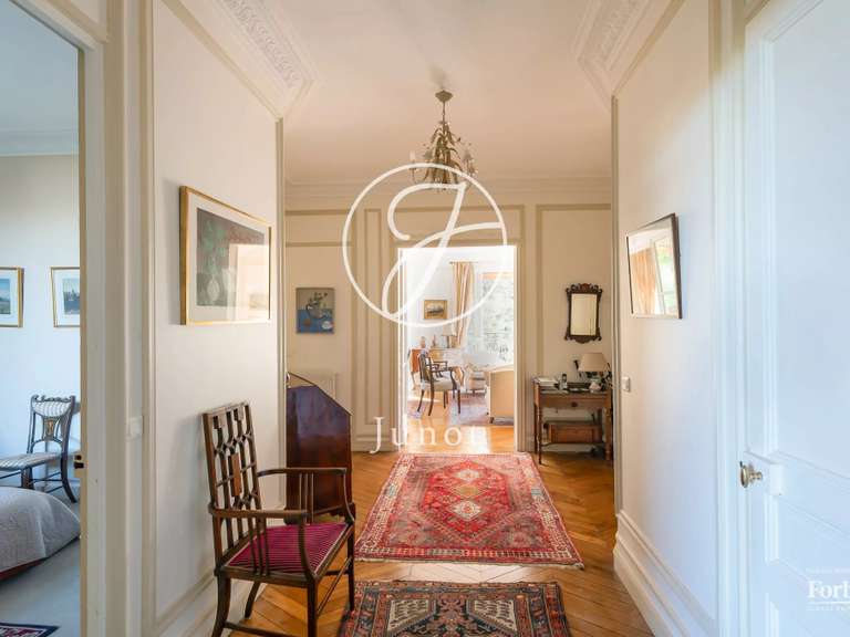 Appartement Paris 16e - 3 chambres - 155m²