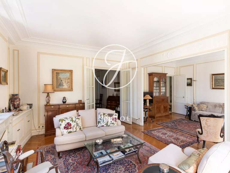 Appartement Paris 16e - 3 chambres - 155m²