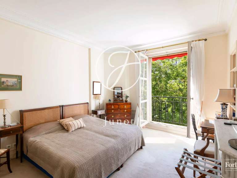 Appartement Paris 16e - 3 chambres - 155m²