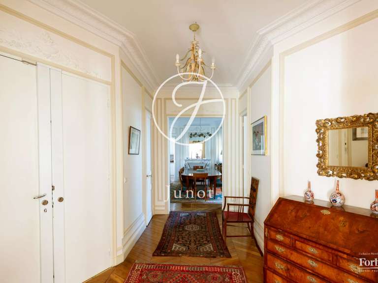 Appartement Paris 16e - 3 chambres - 155m²
