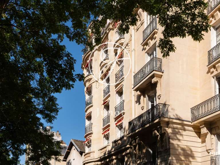 Appartement Paris 16e - 3 chambres - 155m²