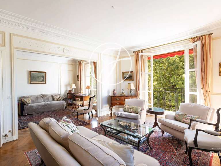 Appartement Paris 16e - 3 chambres - 155m²