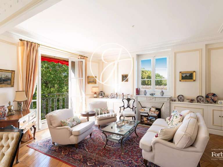 Appartement Paris 16e - 3 chambres - 155m²