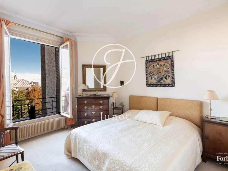 Appartement Paris 16e - 3 chambres - 155m²