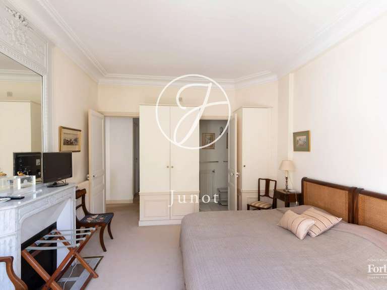 Appartement Paris 16e - 3 chambres - 155m²