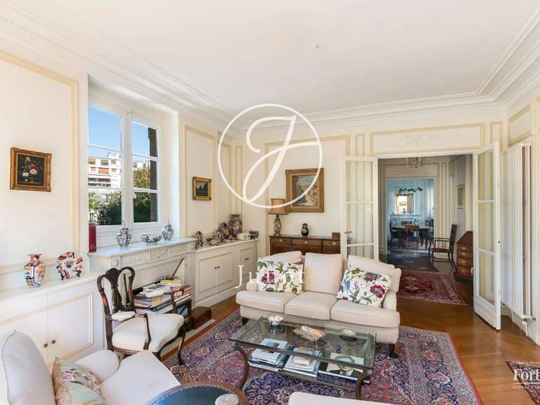 Appartement Paris 16e - 3 chambres - 155m²