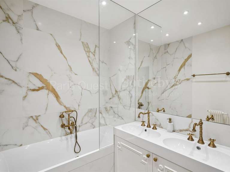 Appartement Paris 16e - 3 chambres - 145m²
