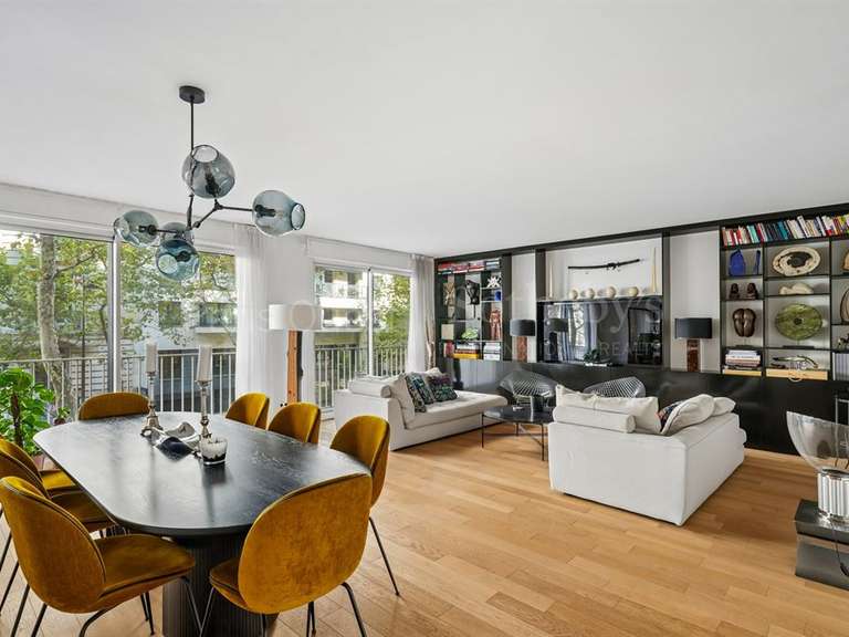 Appartement Paris 16e - 3 chambres - 145m²